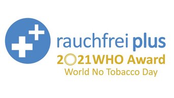 rauchfrei plus 2021 WHO Award, World No Tobacco Day, mit einem blauen Logo und einem weißen Hintergrund.